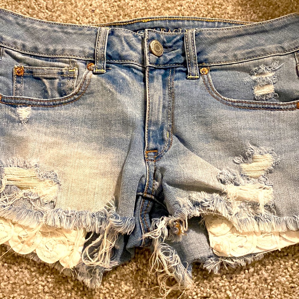American eagle size 6 shorts. Distressed bottom with lace pockets.